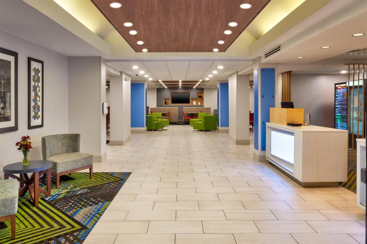 Holiday Inn Express & Suites Chesapeake By Ihg Exterior photo